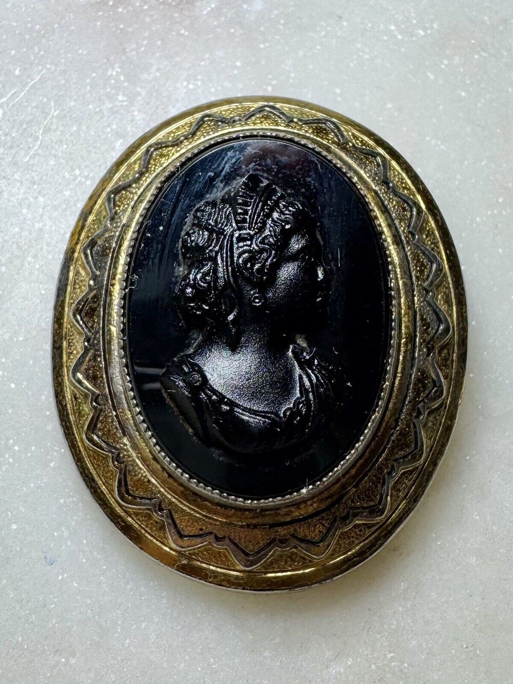 Vintage Black Glass Mourning Oval Cameo Brooch Gold Tone Setting